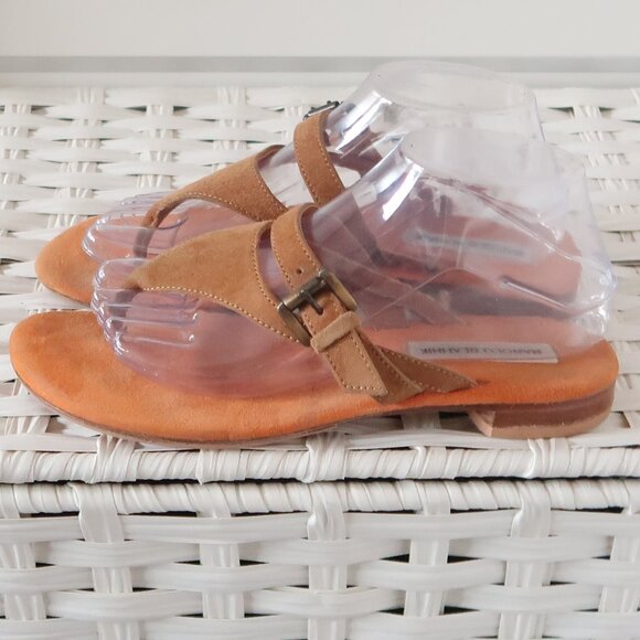 Manolo Blahnik Tan Suede Leather Thong Sandals Luxury Summer Flats Flip Flops 8 - Picture 12 of 16